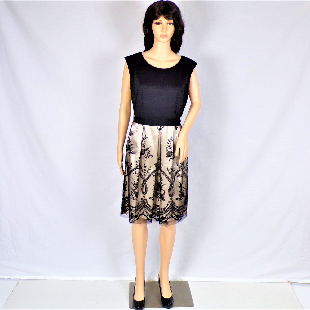 SD COLLECTION size 8 black/beige sleeveless fit/flare dress